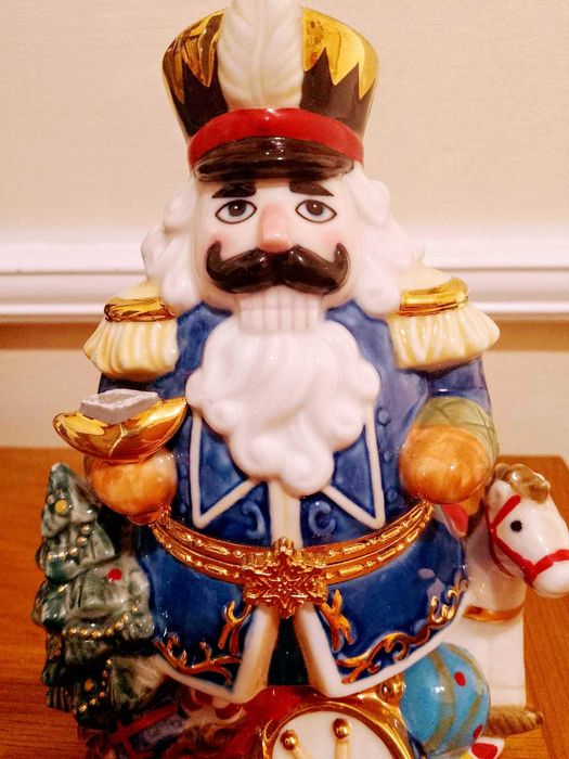 Кристална кошница и Порцеланова коледна кутия "Войник"