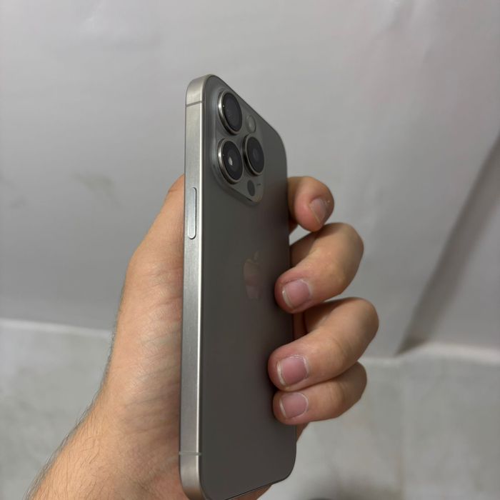 Iphone 15про серый титан