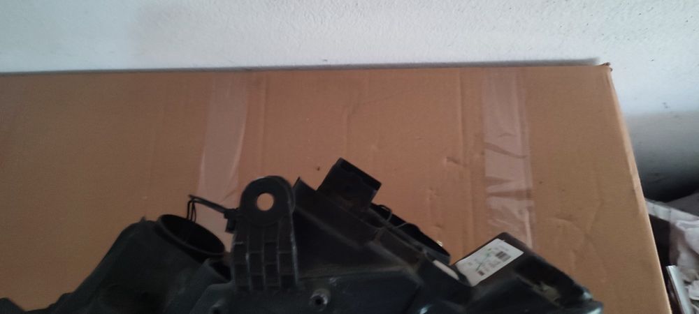 far stanga dacia logan 2017