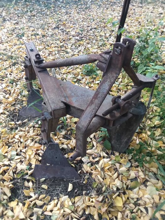 Продава плугс 2 телапо 40см за трактор