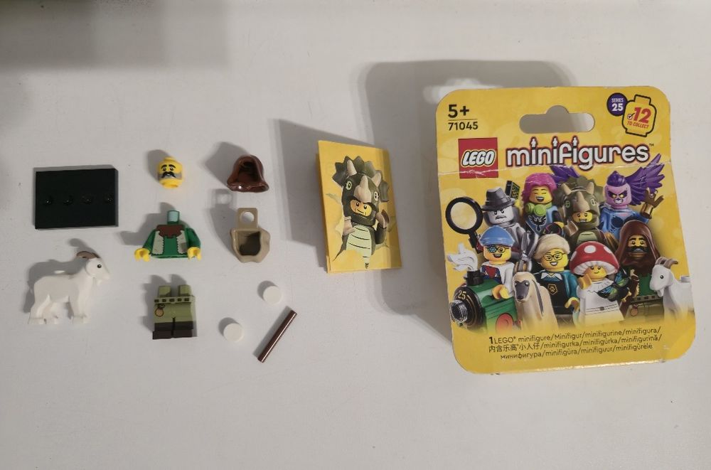 LEGO минифигурка "Пастух" из 25 серии.