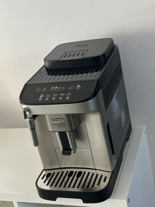 espressor masina cafea boabe Delonghi Magnifica EVO garantie tva inclu