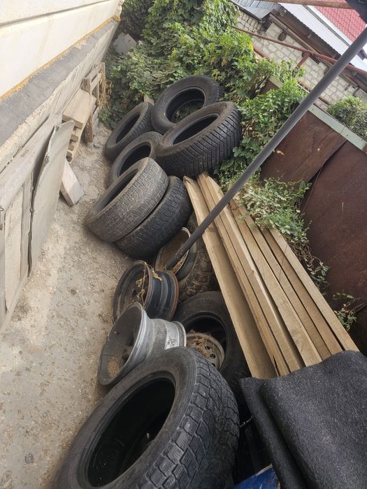 Шины 285/65 R17 хорошем состоянии