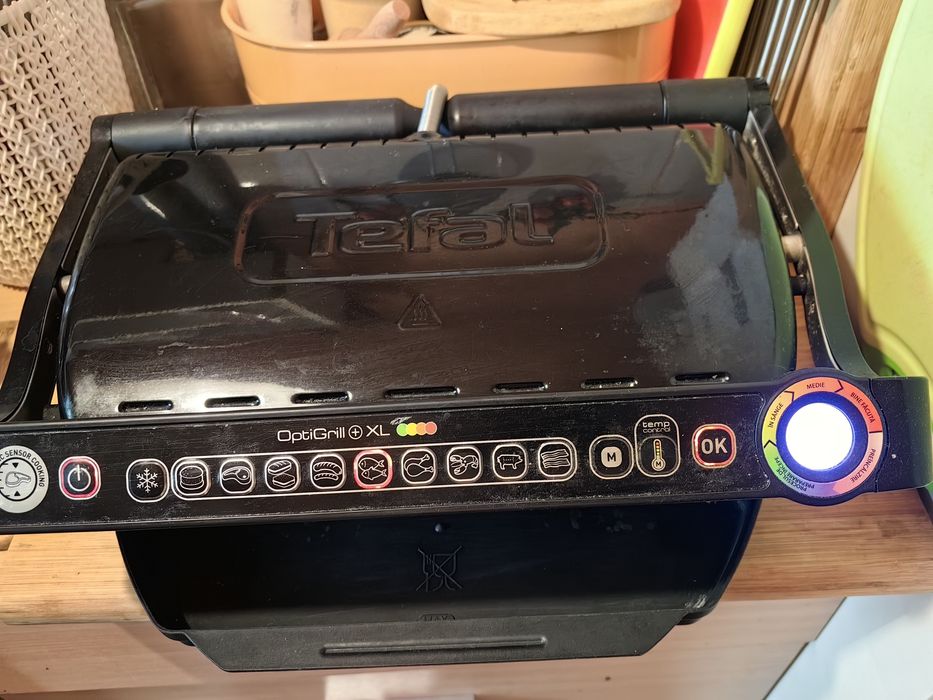 Grătar electric cu tava