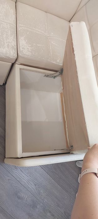 Кухонный уголок и стол