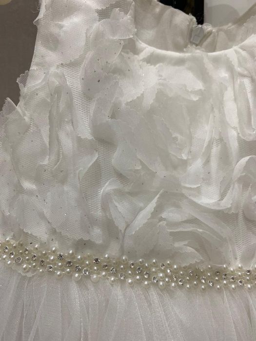 Красивое белое платье на девочку