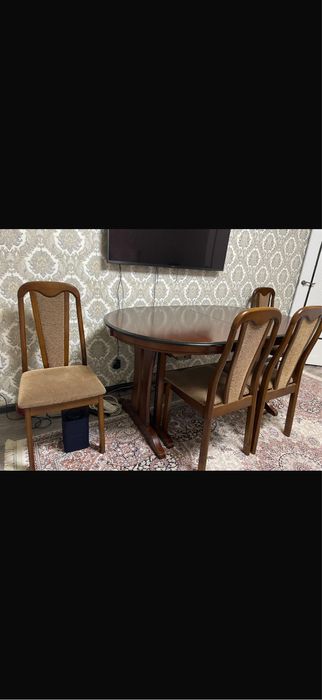 Стол со стульями