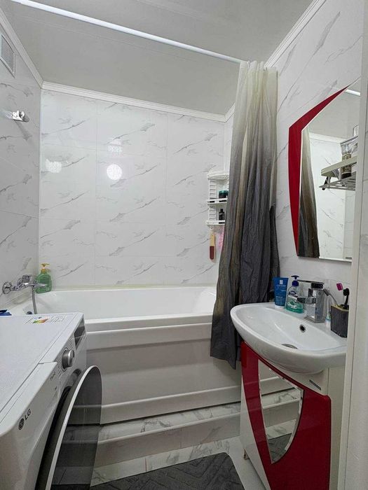 Продам 2 комнатную 8 мкр