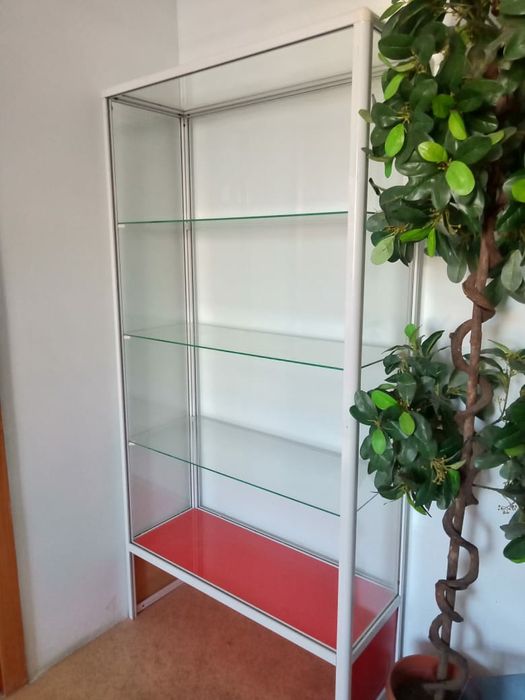 Стеллаж стеклянный