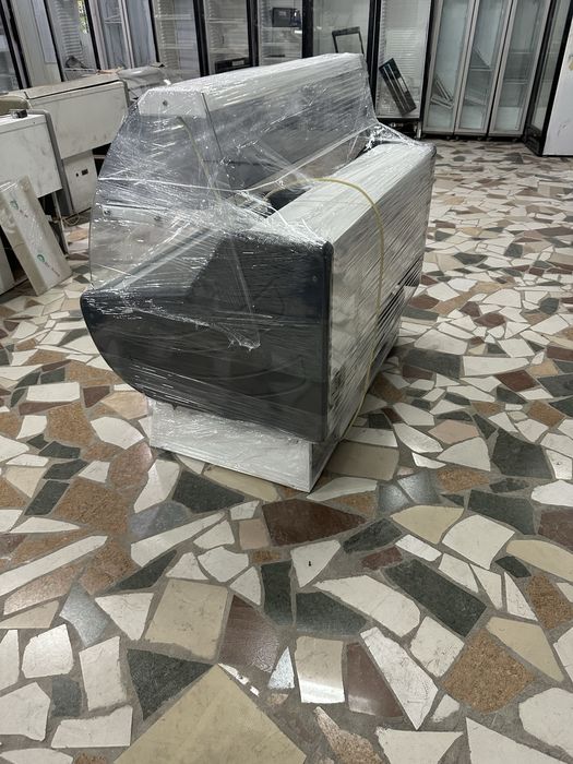 Витринный холодильник