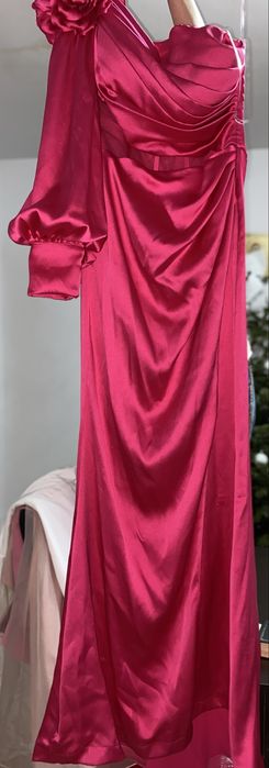 Vand rochie crepata pe picior