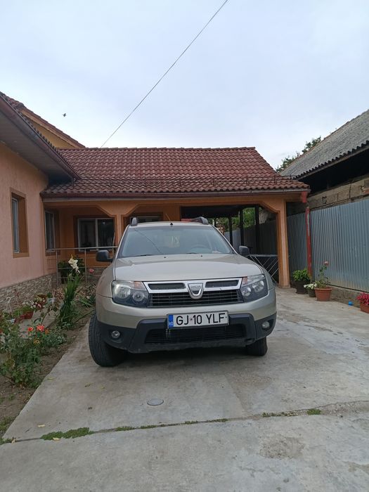 Vând Dacia Duster Benzina
