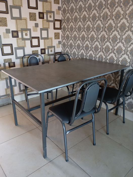 Qalodelnik,stol stul,peshki