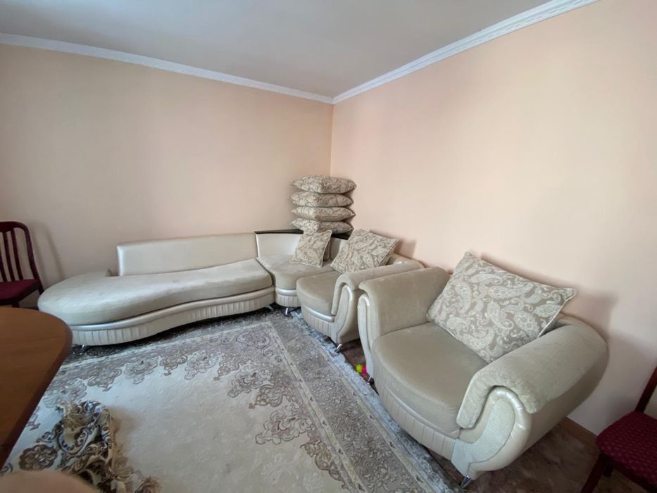 Угловой диван для гостинной