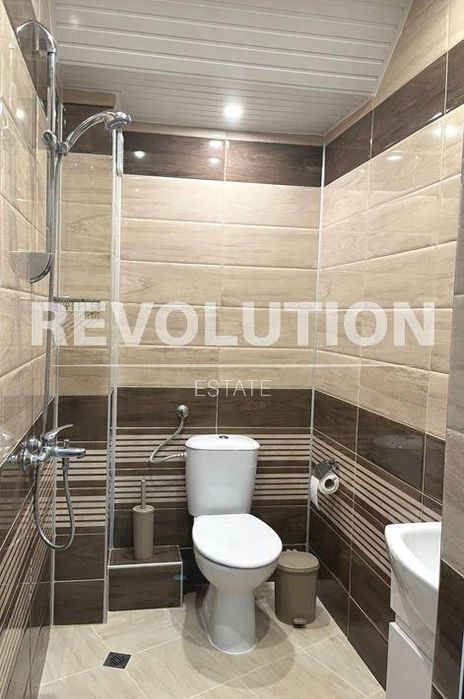 Дава се под наем Тристаен апартамент в Варна, Център - 75 кв.м за 648.21 € - Снимка #4