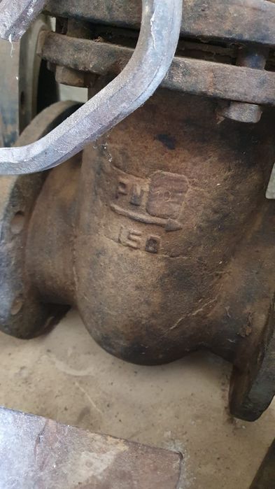 задвижки продам новые