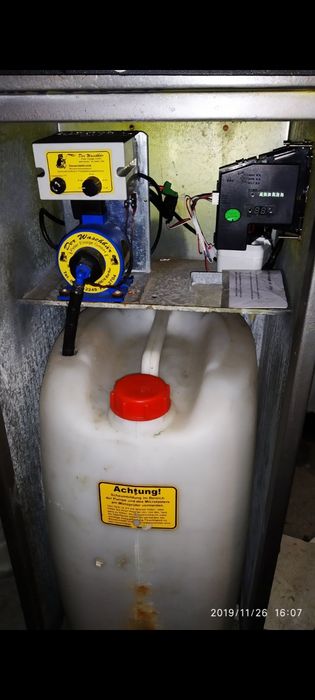 Машина за нанасяне на препарати за автомивка