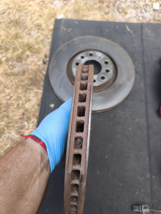 Комплект предни спирачни апарати с дискове за Ауди А4 Б6/Б7 (3.0TDI)