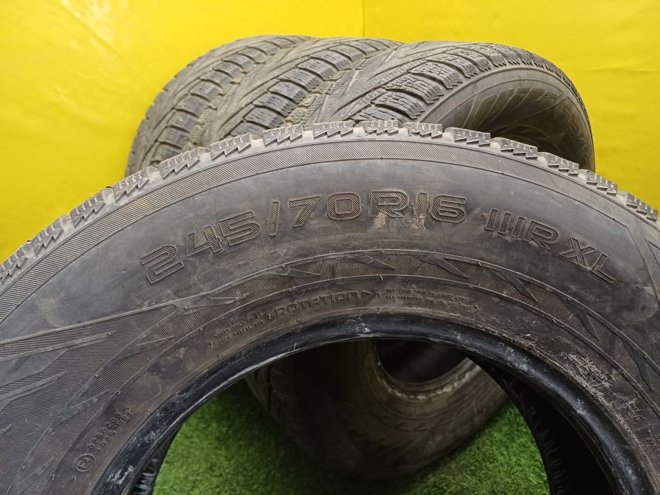 Шины 245/70 R16 Nokian комплект.