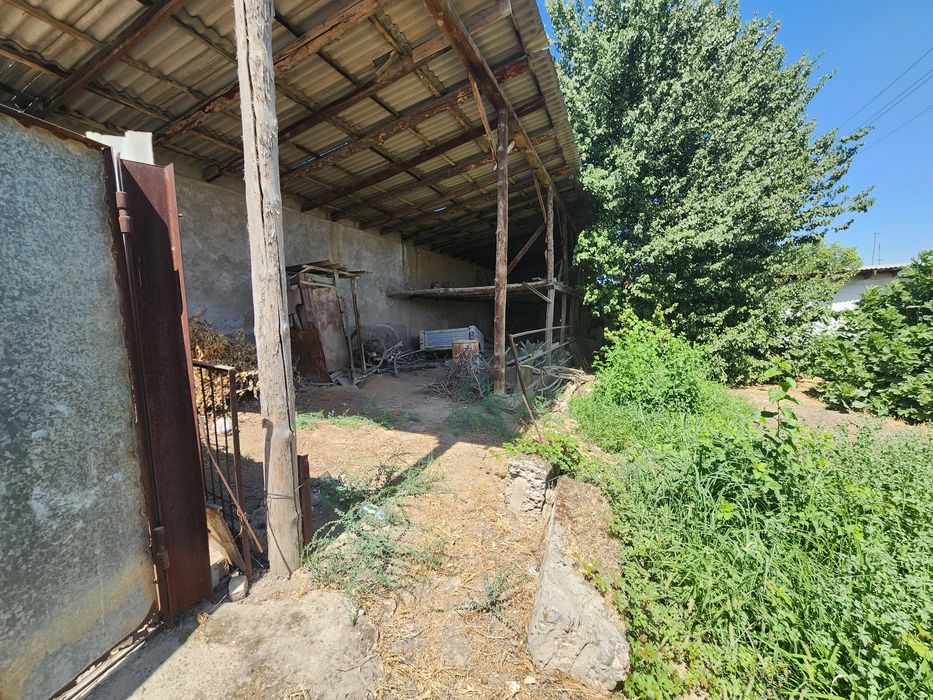 Уй   сотилади  18 сотик   нархи  48000