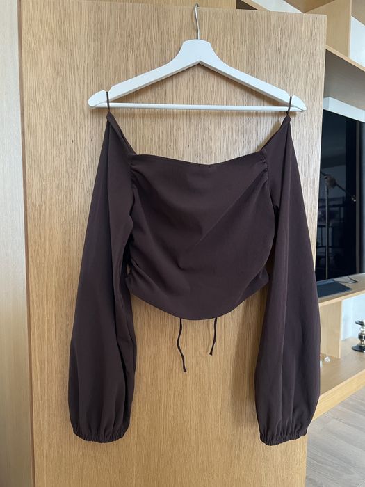 Еластичен къс топ с набори от Zara