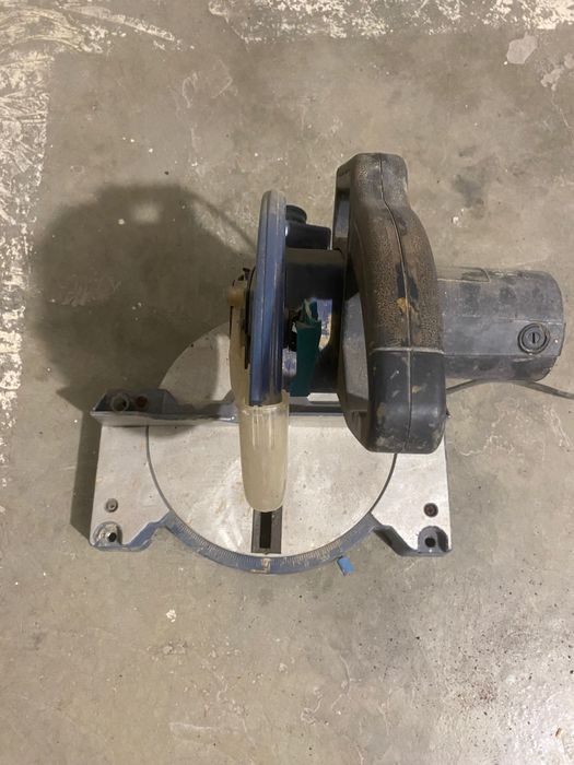 Circular Einhell pentri tăiere înclinată.