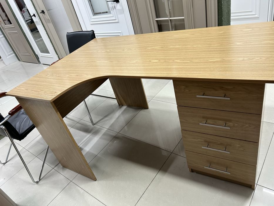 Стол рабочий со встроенной тумбой