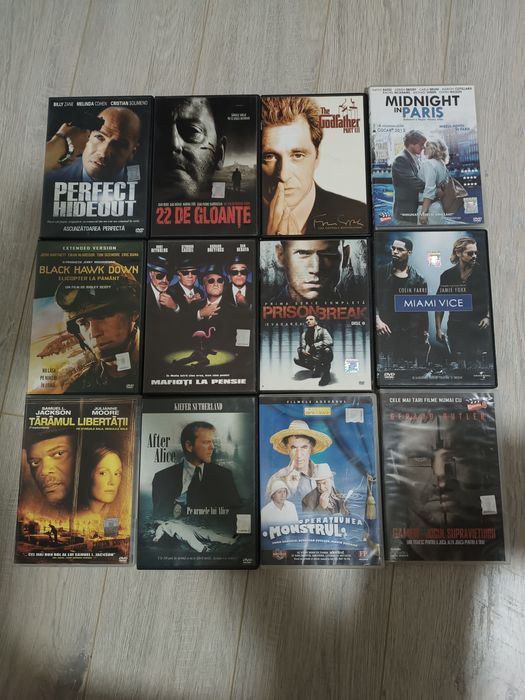 vând 12 cd-uri de filme