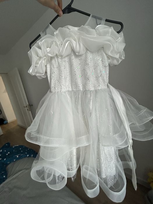 Нарядное платье на девочку