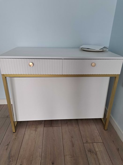 Продаю Стол - консоль