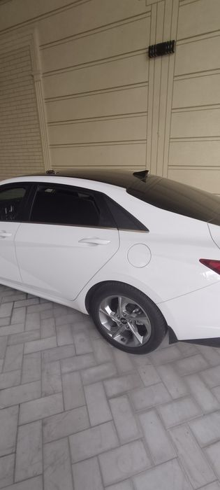 HYUNDAI ELANTRA продаётся своя.