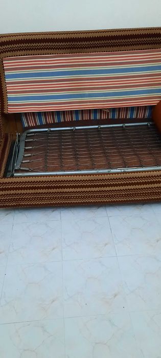 Диван спалня разтегателен с пружини и един фотьол