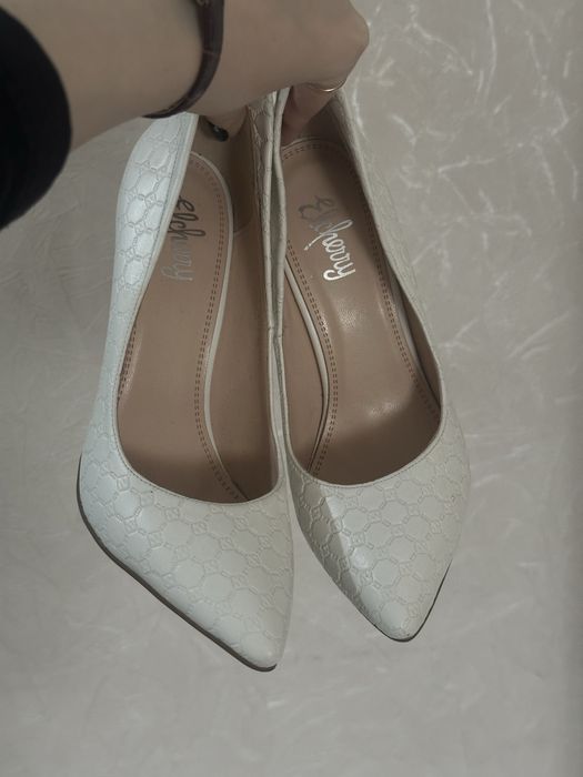 Туфли белые