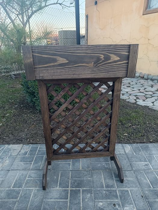 Тумбы под цветы с горшком