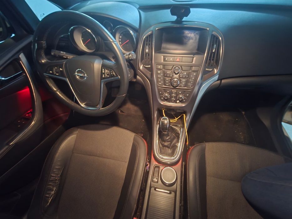 Opel Astra J Cosmo 2010 Hatch • 1.7 CDTI 125CP • Manual • AFL Bi-Xenon