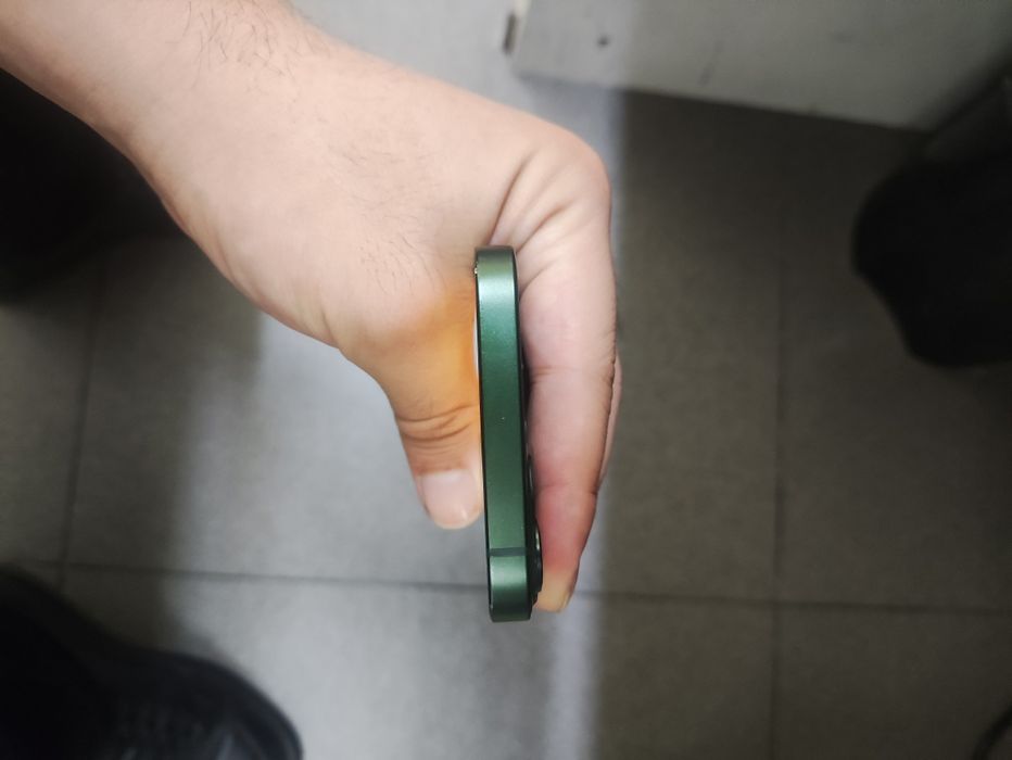 Apple iPhone 13 зеленый