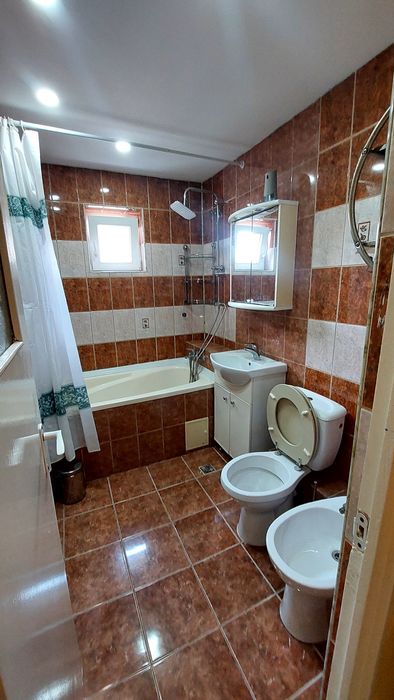 Apartament 4 camere de închiriat - Vedere 3