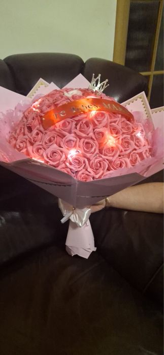 101 trandafiri de sapun cu luminite