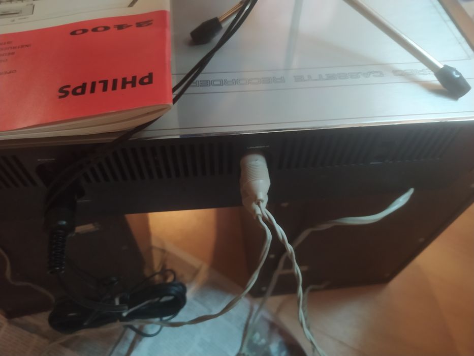 Продавам касетофон PHILIPS