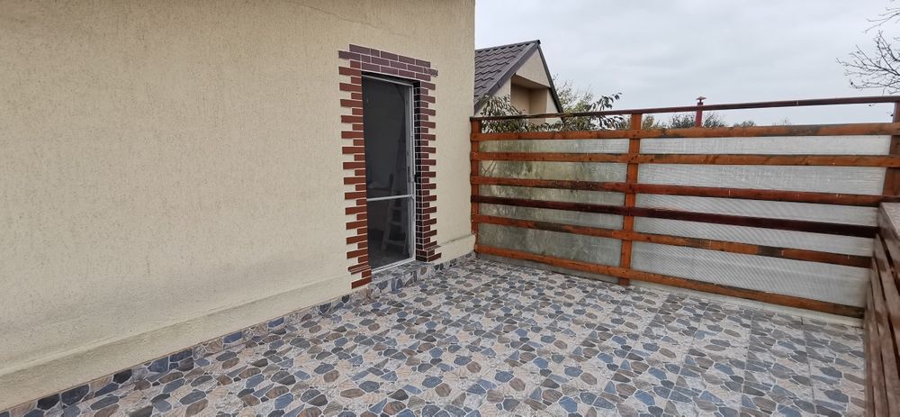 Apartament doua camere curte plus terasa - de închiriat