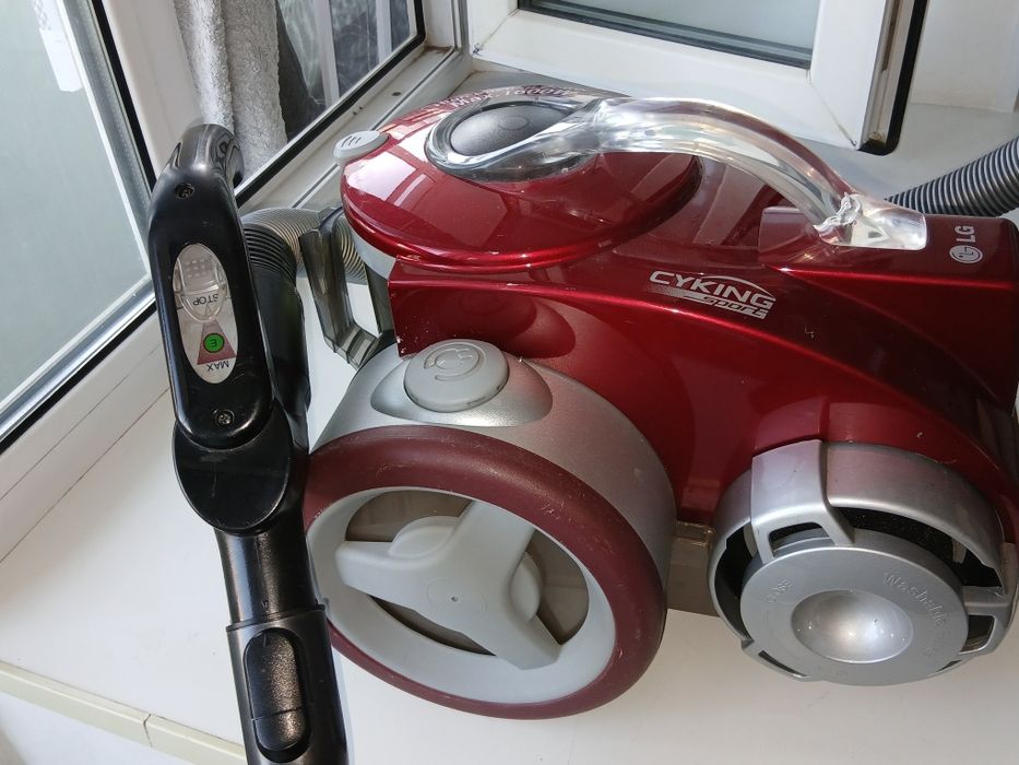 Продаю мощный пылесос