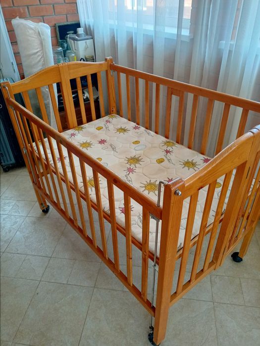 кроватка детская с матрасом