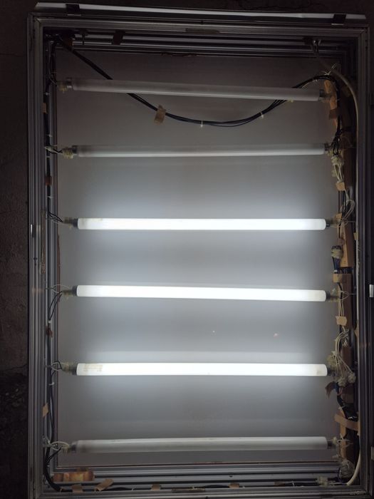 Vand casete publicitare luminoase,