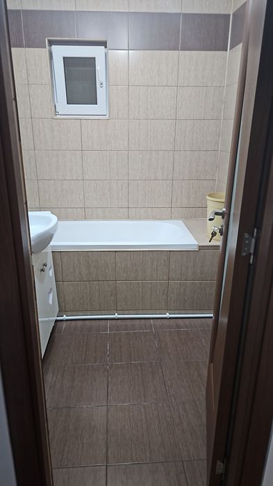 Închiriez apartament