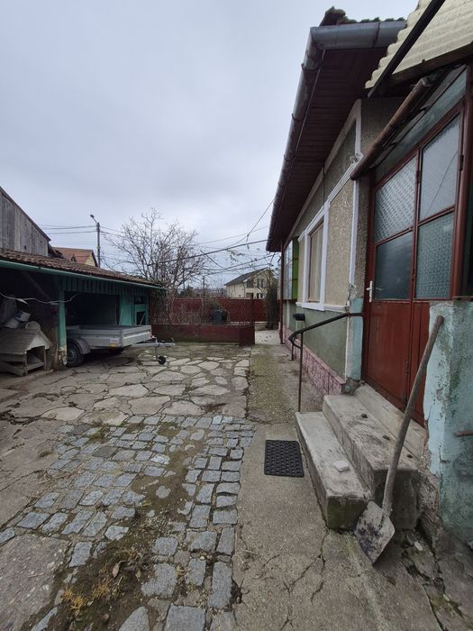 Vand casa cu teren