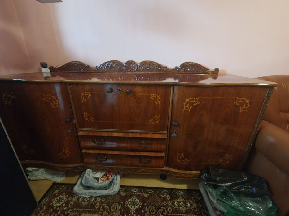 Set mobilier clasic complet:bufet, vitrină, pat, dulap, fotolii piele