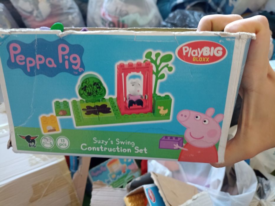 Cuburi Peppa Pig și scenă LoL