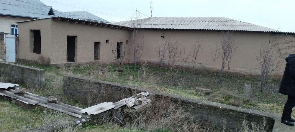 Uchastka sotiladi
