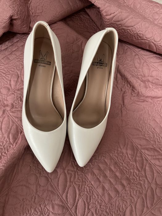 Туфли лодочки белые