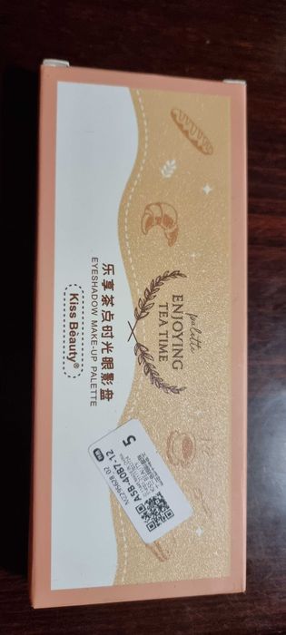 12 цвята сенки палитра